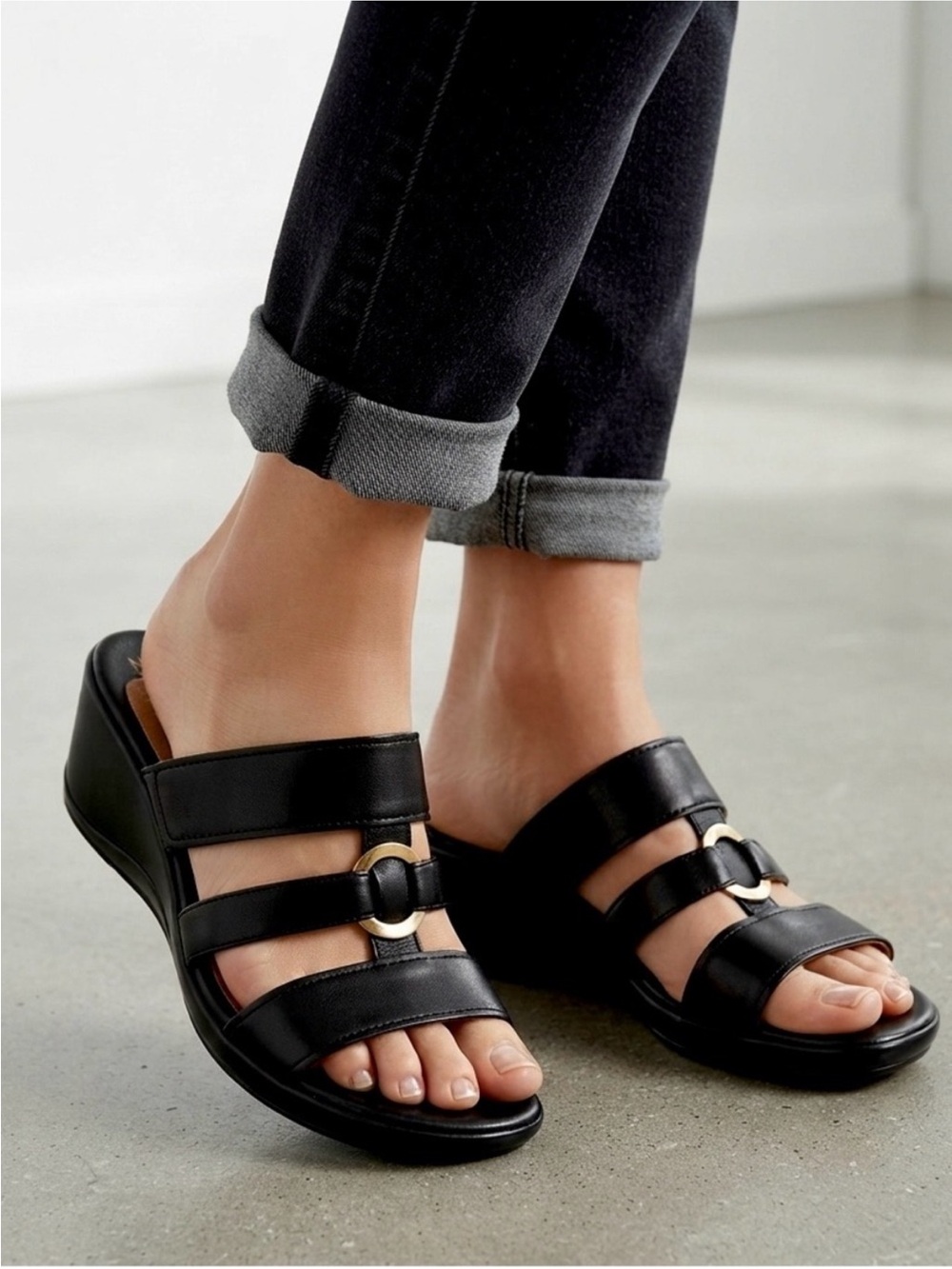 Naturalizer Teena Black
Leather Wedge Sandals size
6.5W in a Box